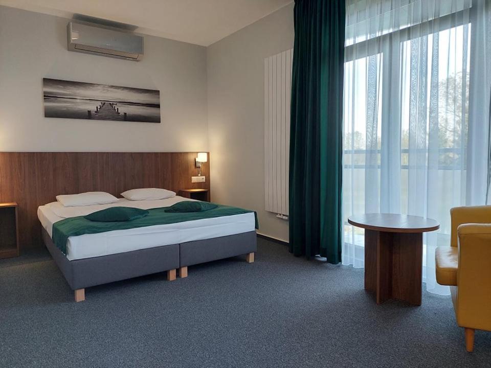 Eurohotel Baniocha Экстерьер фото
